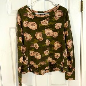 Woman’s Sweatshirt, Stella&Dot, size L, camo flowers